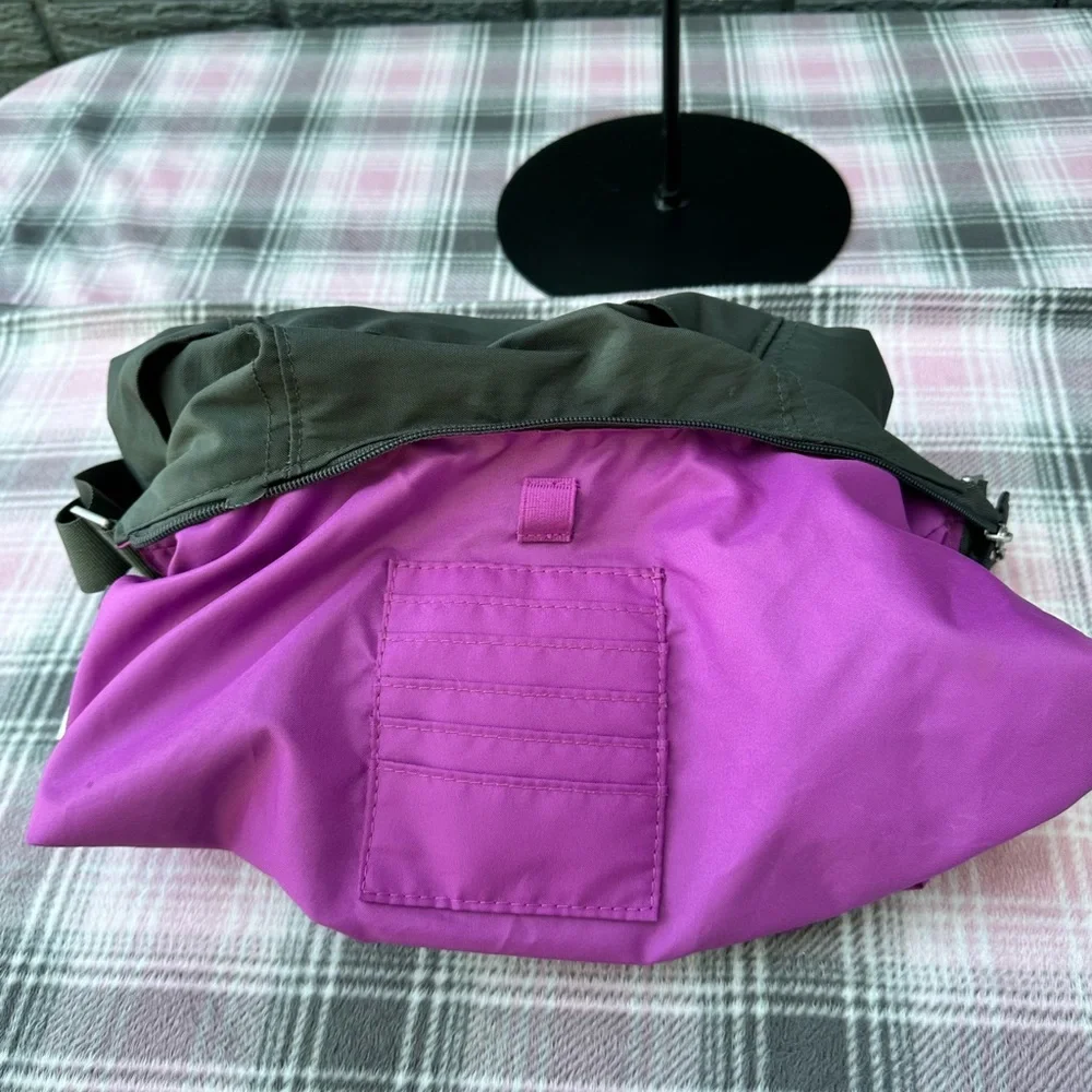 baggallini hand bag 12Wx13Hx5.5Deep